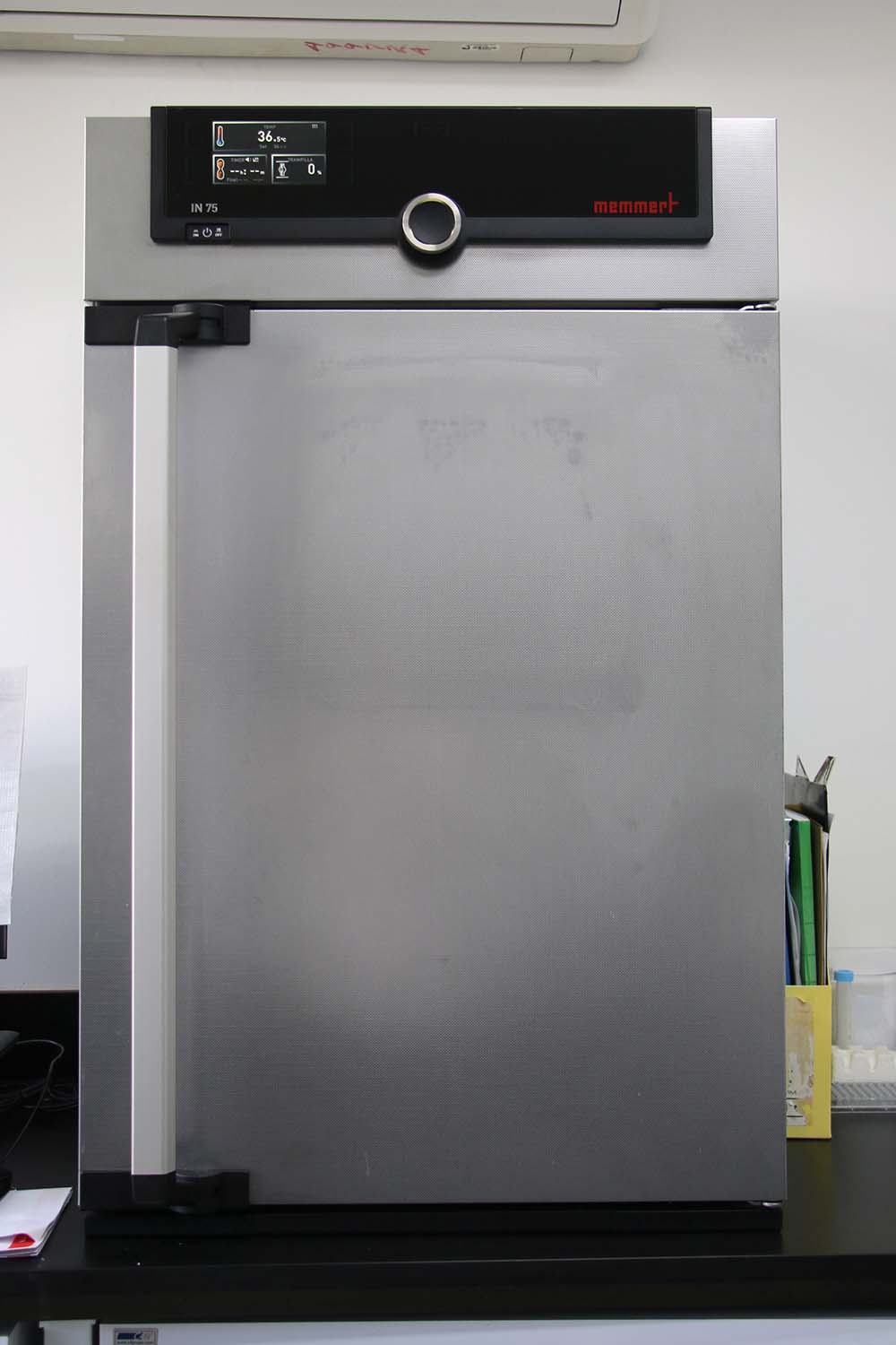Incubadora MEMMERT de CO2